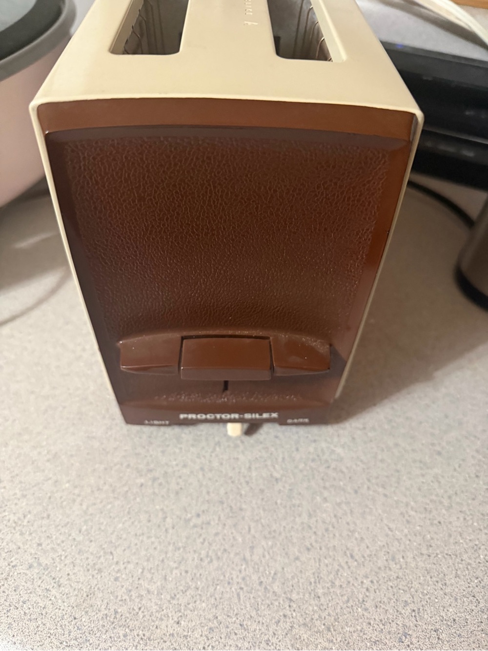 Proctor-Silex Brown 2-Slice Toaster